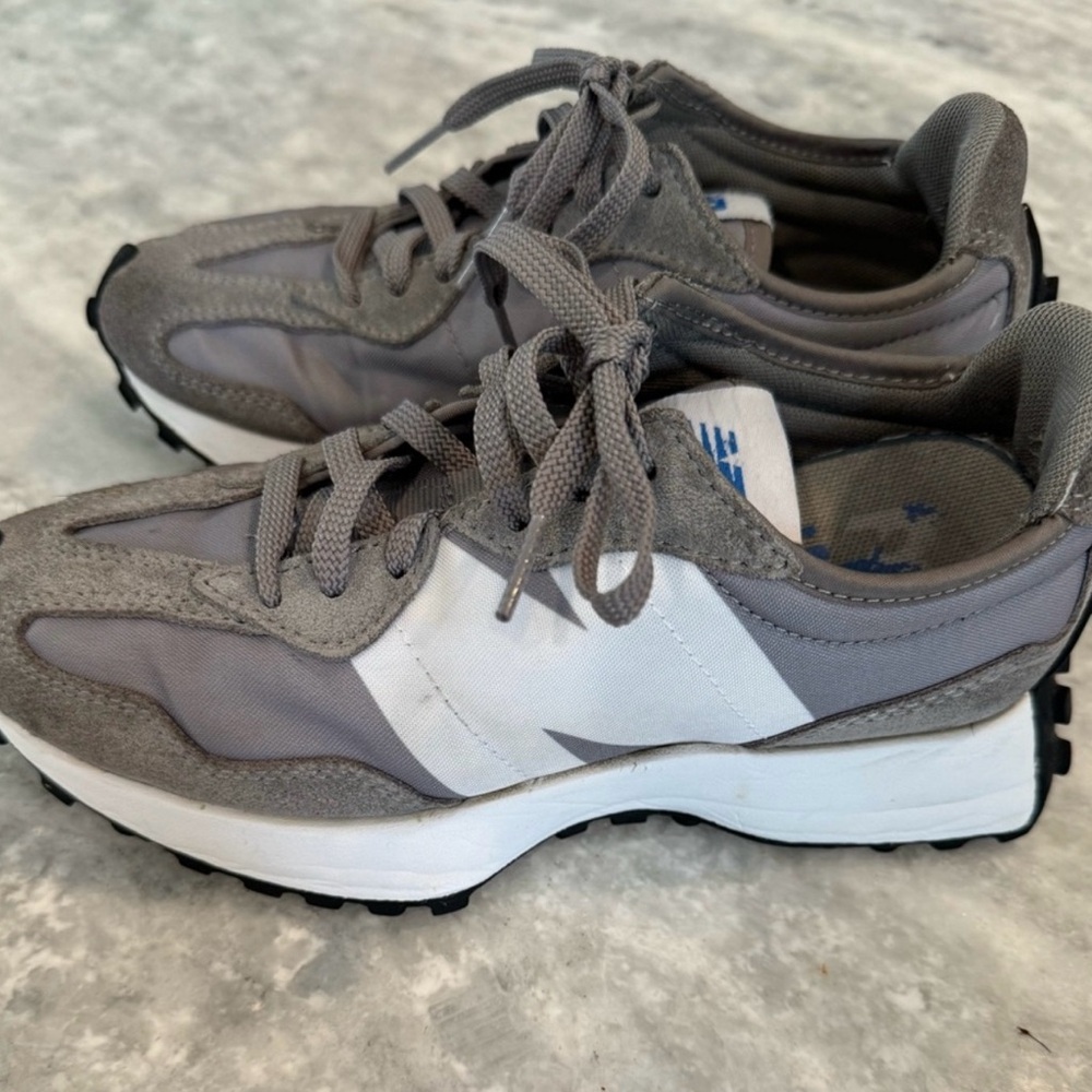 Women’s New Balance 327 Sz 5.5